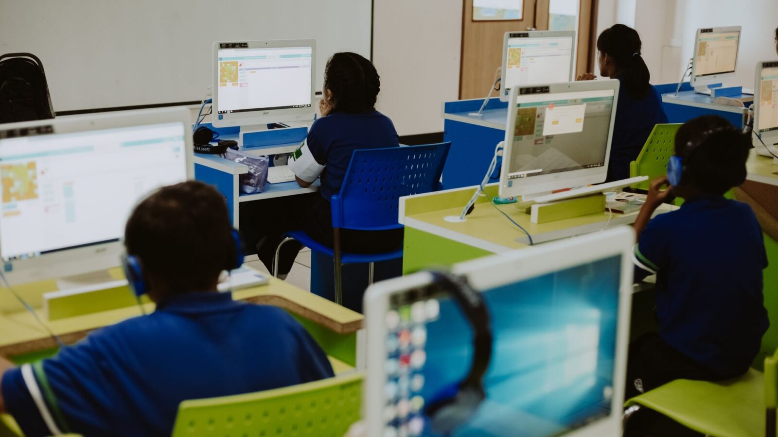 Computação transversal no currículo 2026 — pensamento computacional nas disciplinas