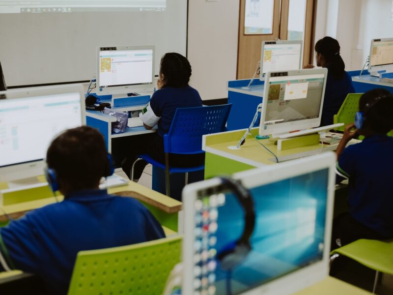 Computação transversal no currículo 2026 — pensamento computacional nas disciplinas