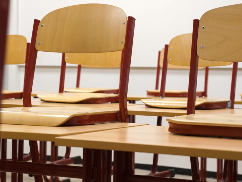 Profissional de apoio à inclusão escolar — 1 em cada 5 municípios brasileiros sem esse recurso