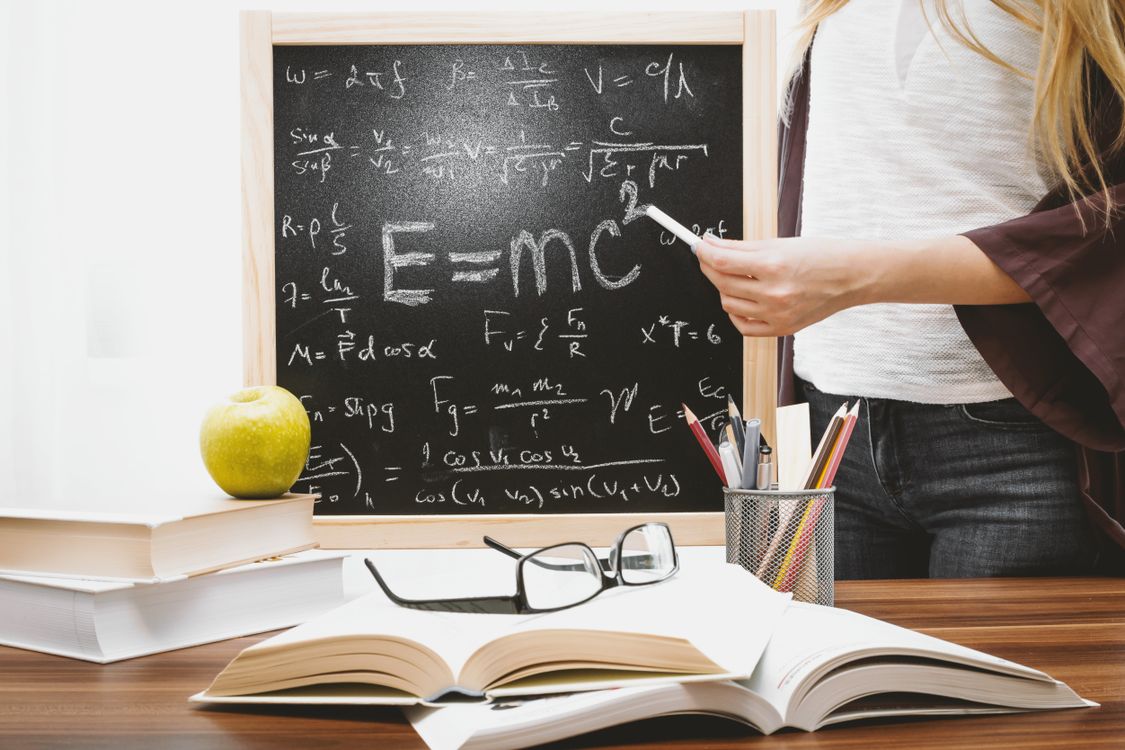 Colaborador realizando diagnóstico de competências para definir trilha de aprendizagem